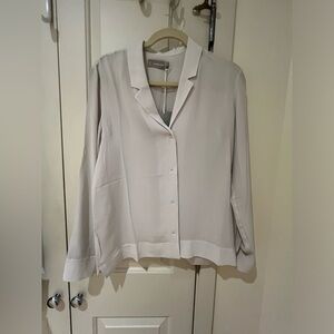 Everlane size 8 silk button down - new with tags - no longer on website